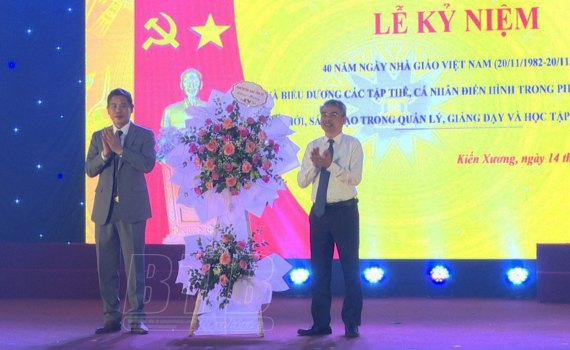 Kiến Xương: Biểu dương các tập thể, cá nhân điển hình trong phong trào thi đua