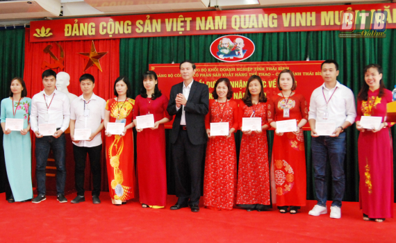 89% học viên lớp bồi dưỡng nhận thức về Đảng khóa 1 năm 2019 của Đảng ủy Khối doanh nghiệp tỉnh đạt khá, giỏi